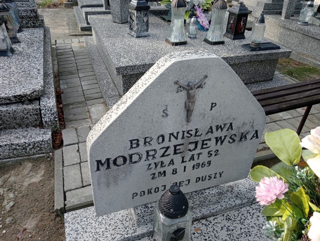 Bronisława Modrzejewski Leźnica Wielka - Grobonet - Wyszukiwarka osób pochowanych